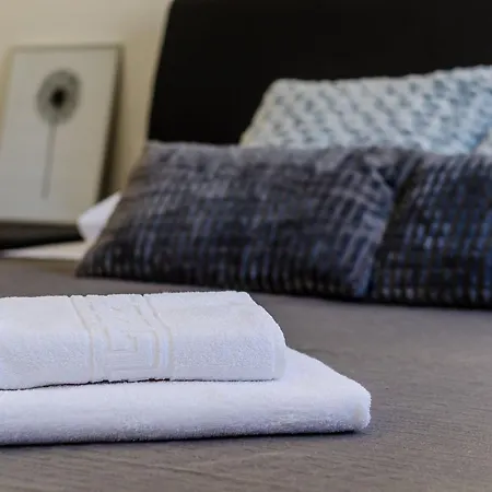 Life - One Bedroom With Balcony And Sea View דירה דוברובניק