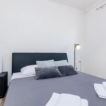 Life - One Bedroom With Balcony And Sea View * דוברובניק