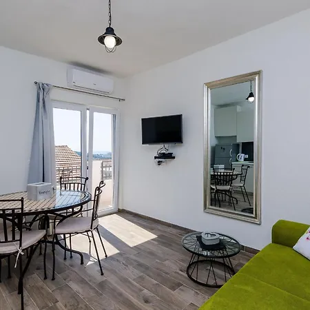 Apartment Life - One Bedroom With Balcony And Sea View *