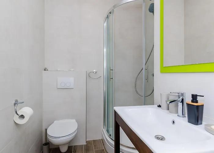 Life - One Bedroom With Balcony And Sea View *