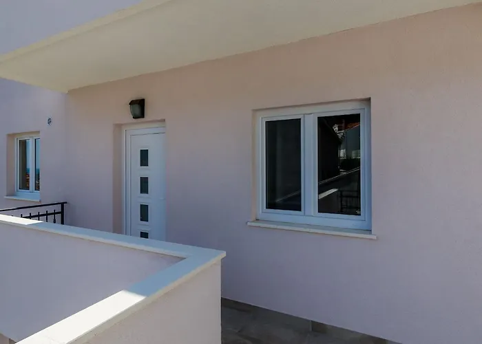 Life - One Bedroom With Balcony And Sea View