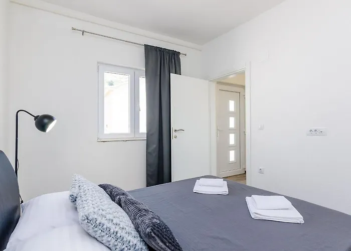 Life - One Bedroom With Balcony And Sea View Διαμέρισμα Ντουμπρόβνικ