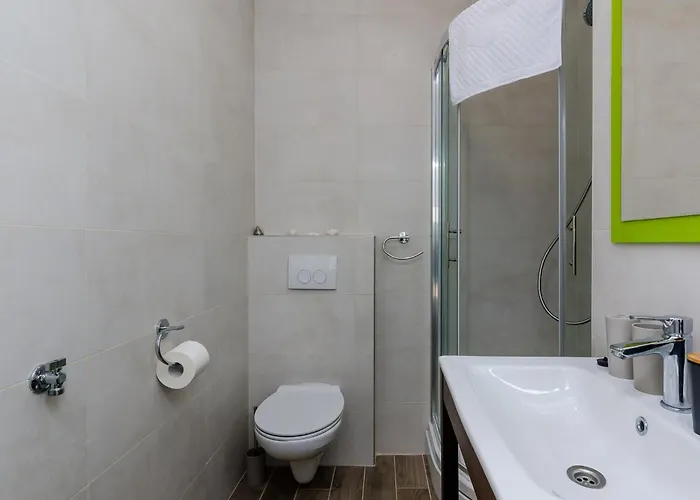 Life - One Bedroom With Balcony And Sea View *