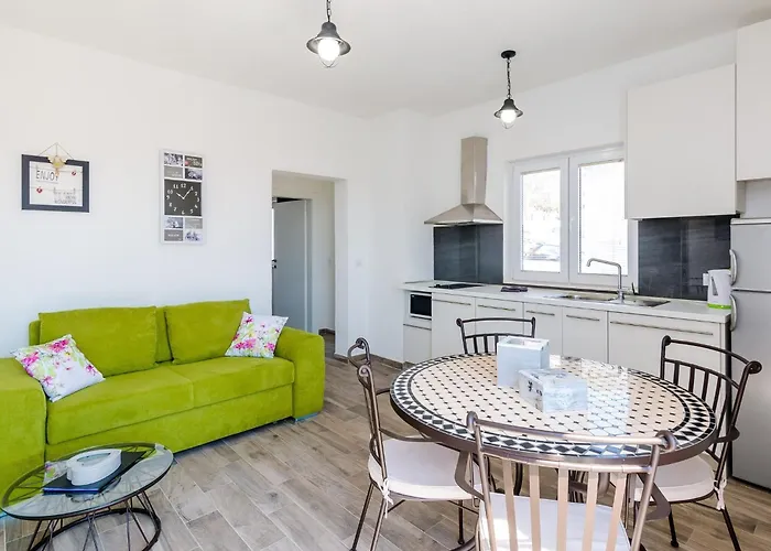 Life - One Bedroom With Balcony And Sea View Διαμέρισμα *