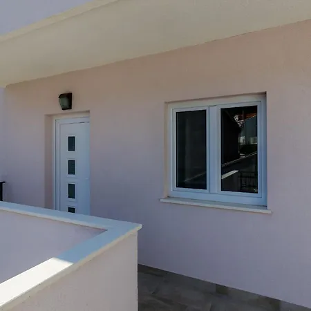 Life - One Bedroom With Balcony And Sea View