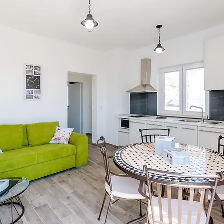 Life - One Bedroom With Balcony And Sea View Appartement *