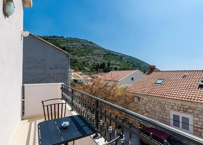 Apartament Life - One Bedroom With Balcony And Sea View