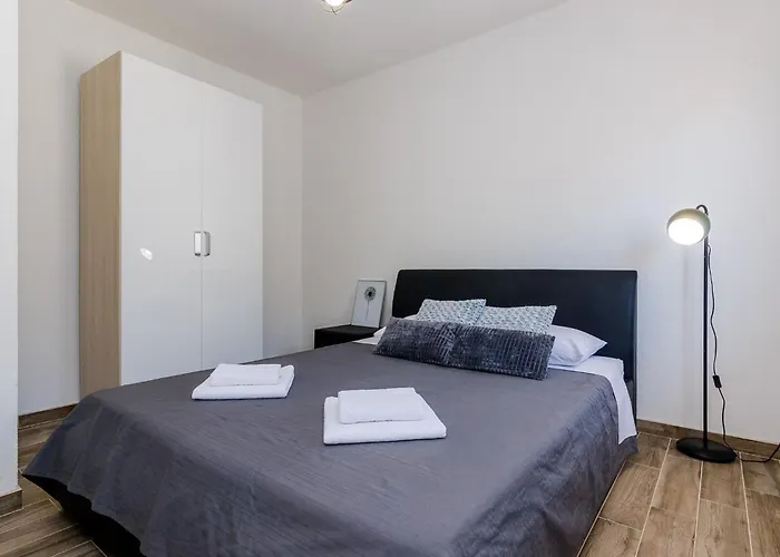 Life - One Bedroom With Balcony And Sea View Apartament Dubrownik